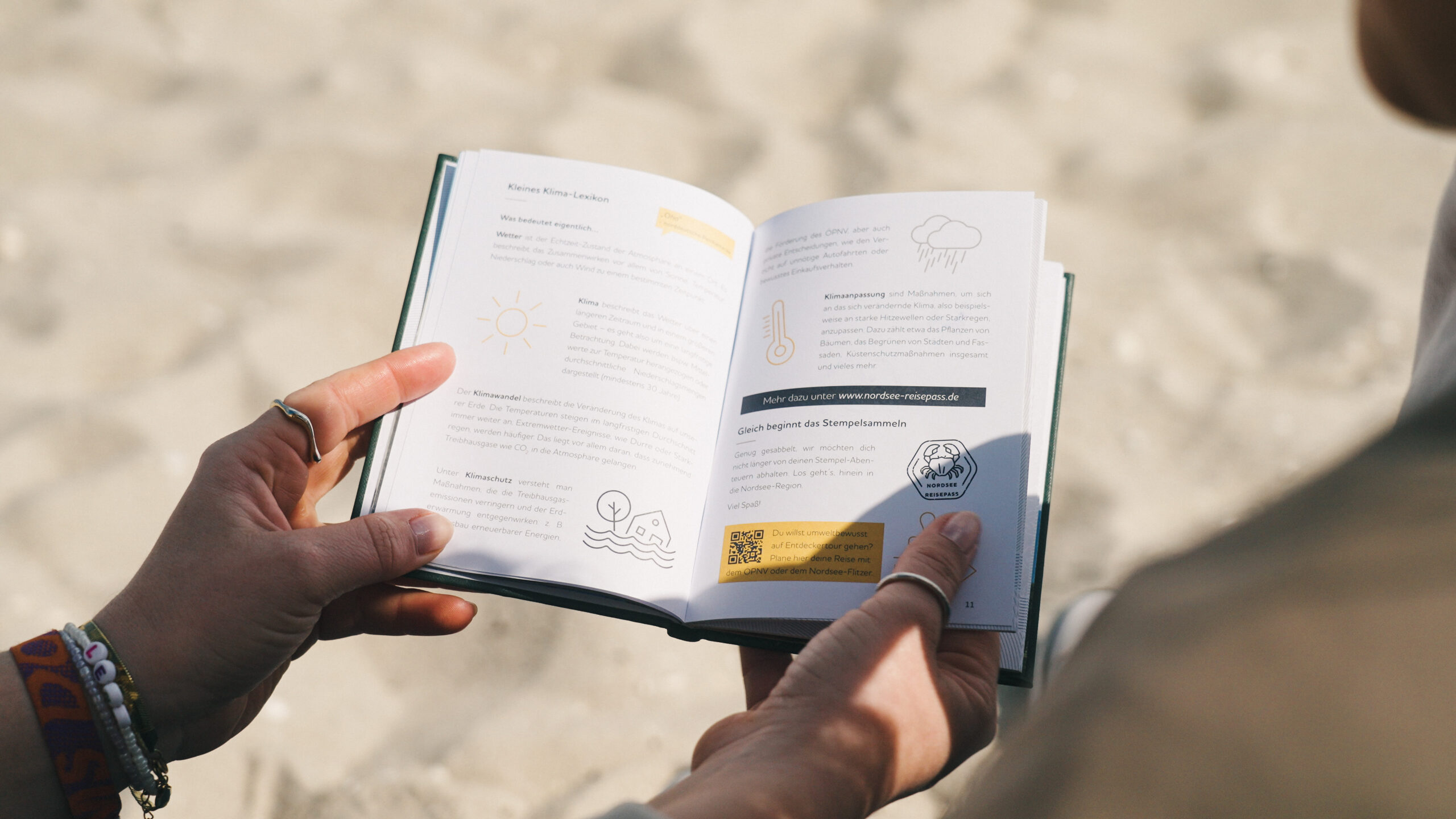 Nordsee-Reisepass am Strand